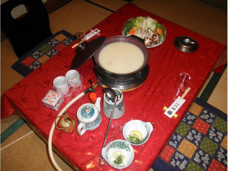 京風水炊き鍋のランチが付いている豪華なプラン
